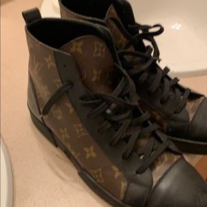 Lv shoes size 8.5
